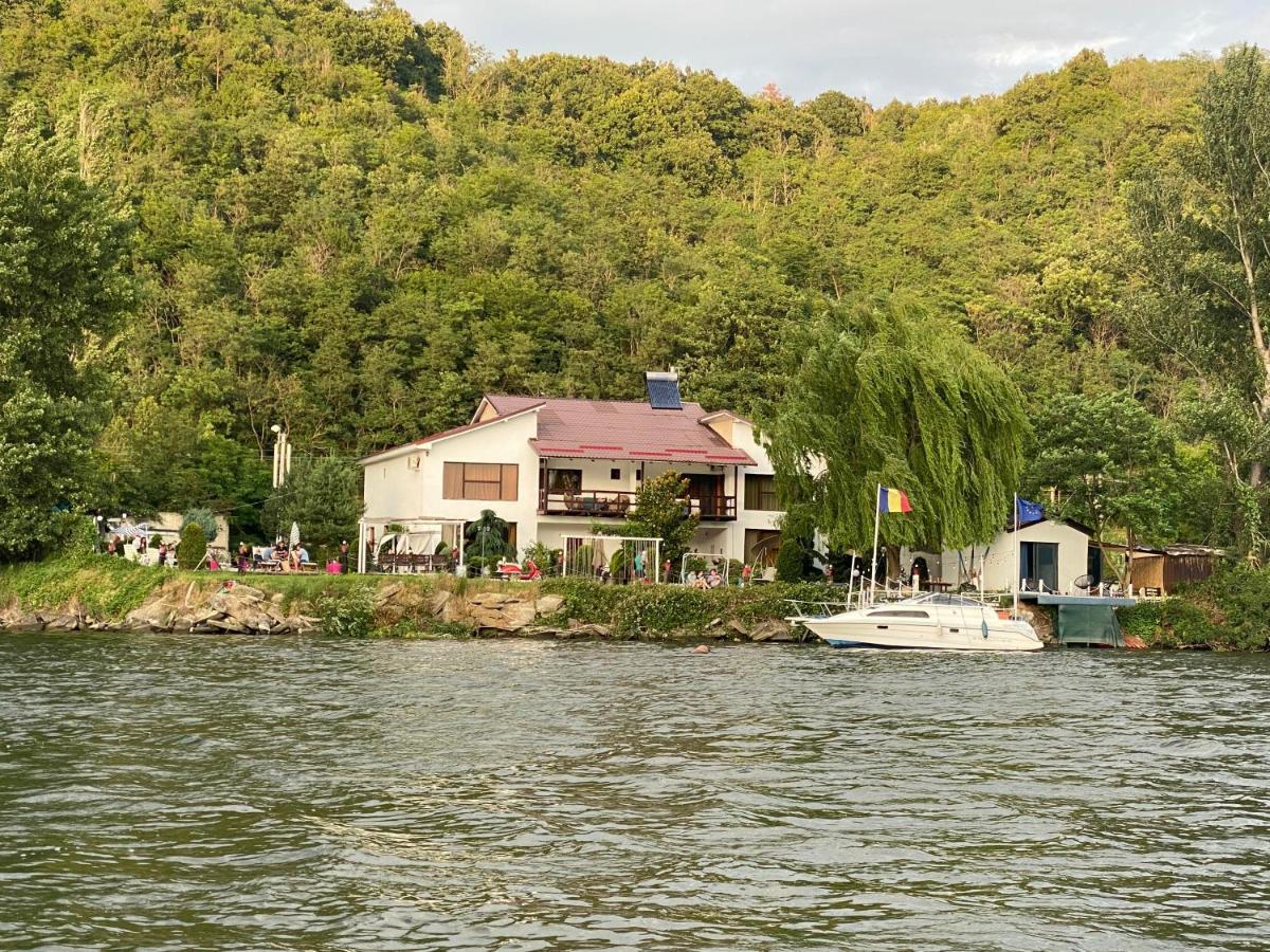 Chalet Orsova Hotel Exterior photo