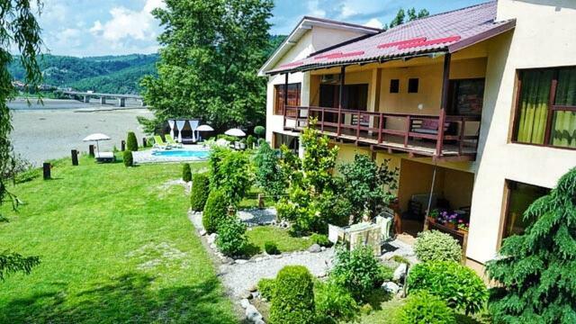 Chalet Orsova Hotel Exterior photo